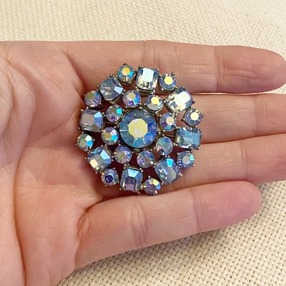 Vintage Round Crystal Blue Rhinestone Brooch Pin Aurora Borealis - Picture 3 of 3
